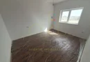 Etaj 1. Bucatarie cu posibilitate de inchidere. Suprafata mare.