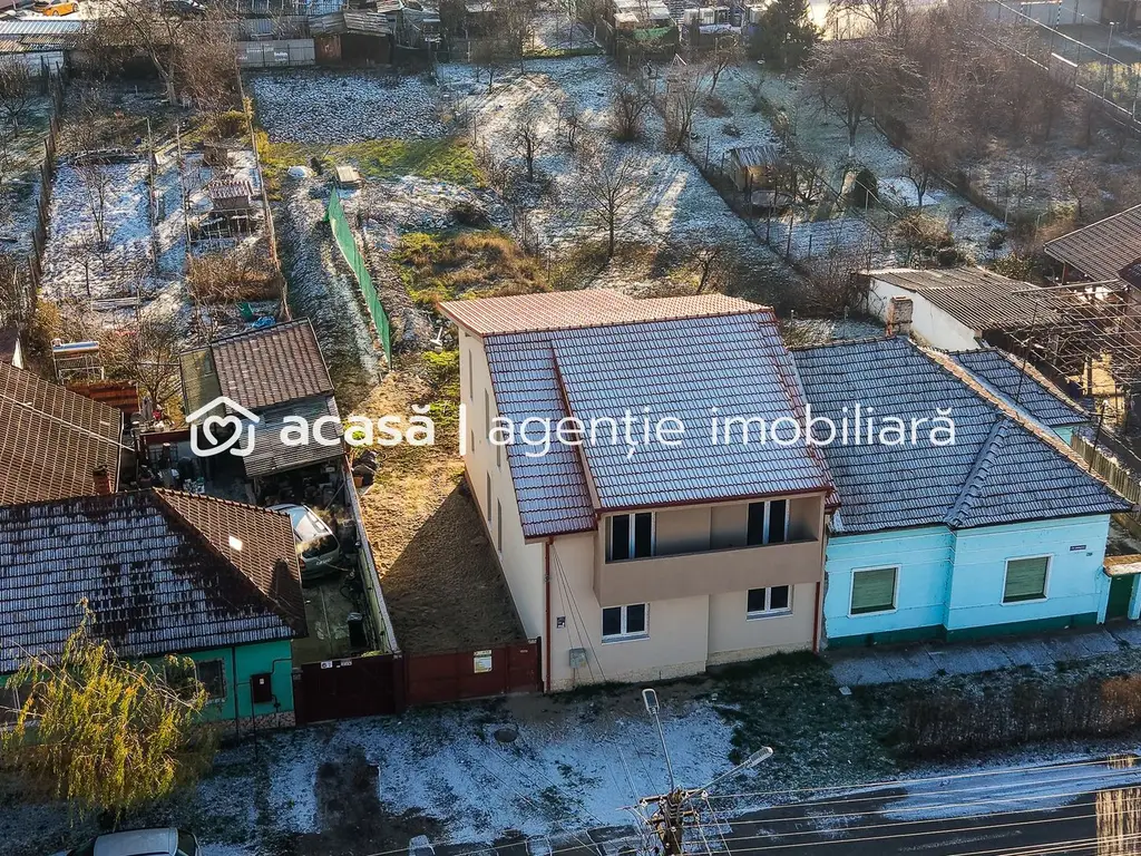 Casă nouă cu etaj semifinalizată, zonă liniștită în Aradul Nou