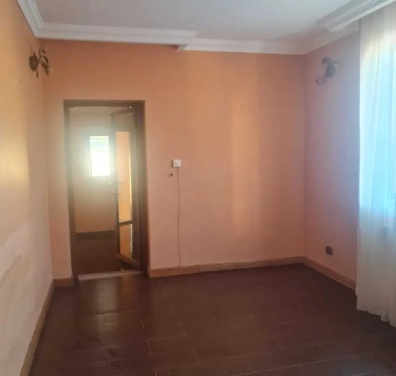 BRASADAS vinde casă 4 cam 3.15 ari zona L Blaga.