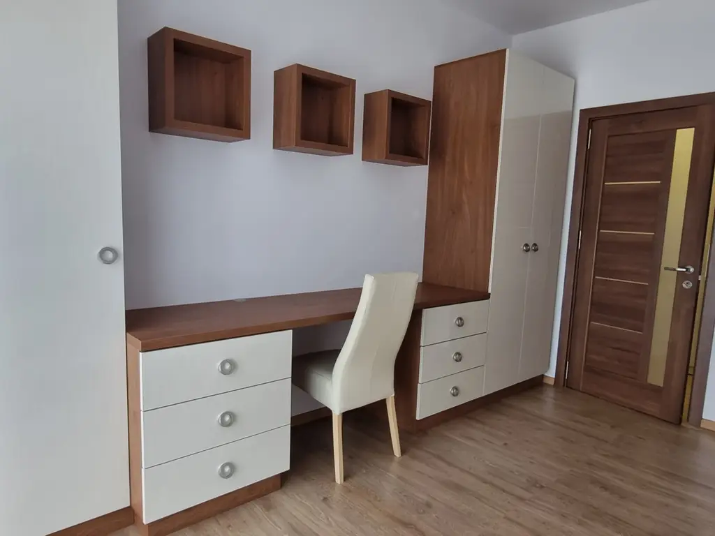 De inchiriat Apartament nou cu 3 camere excelent pozitionat