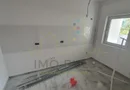 Nou. Lipovei. Decomandat. Bucatarie separata. Terasa + Balcon. Etaj 1.