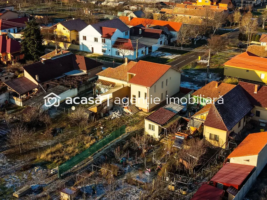 Casă nouă cu etaj semifinalizată, zonă liniștită în Aradul Nou