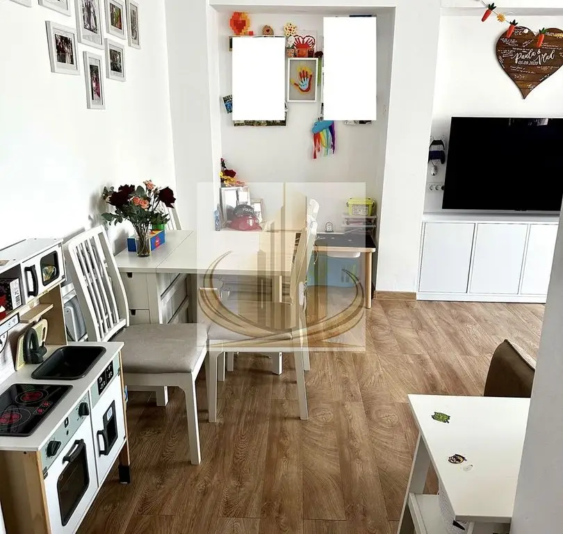 Apartament cu 4 camere si 2 bai | 84 mp | decomandat | zonă centrală