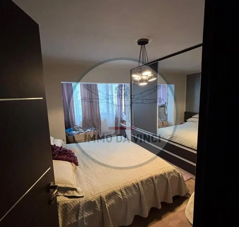 Vând apartament 3 camere Între Lacuri