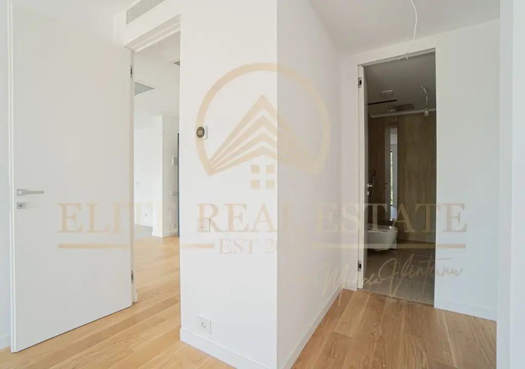 Stațiunea Mamaia - Vânzare apartament cu 2 camere, 2 bai cu vedere la mare.