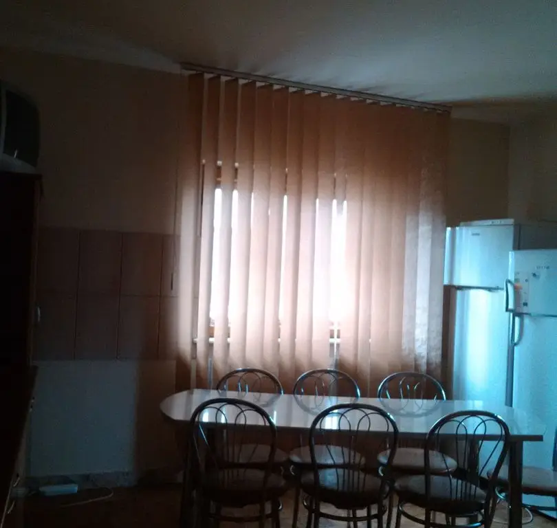 Casa 6 camere - cazare 12 persoane, Nord