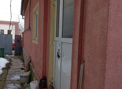 BRASADAS vinde casa 2 cam cu intrare comuna zona CENTRALA.