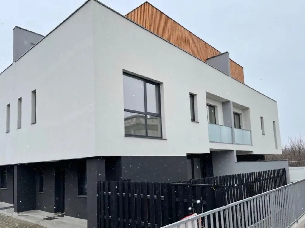 Vânzare duplex luminos 4 camere cu grădină Bucureștii Noi Străulești