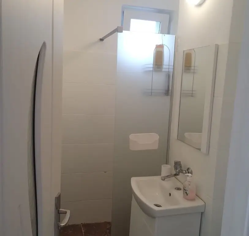 BRASADAS vinde ap 2 cam etaj 7/10 la Burdea