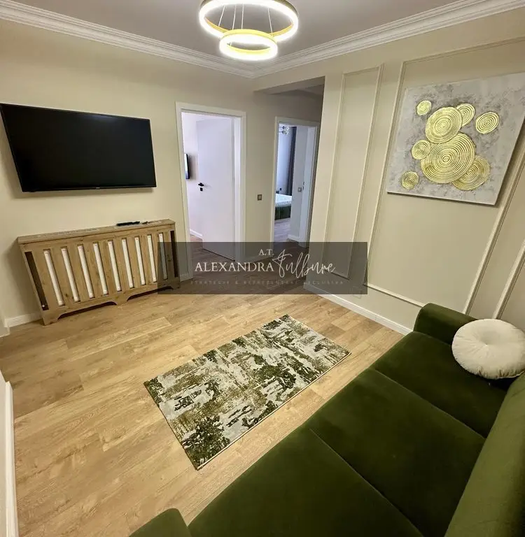 Apartament de vanzare 3 camere decomanda, balcon, parcare