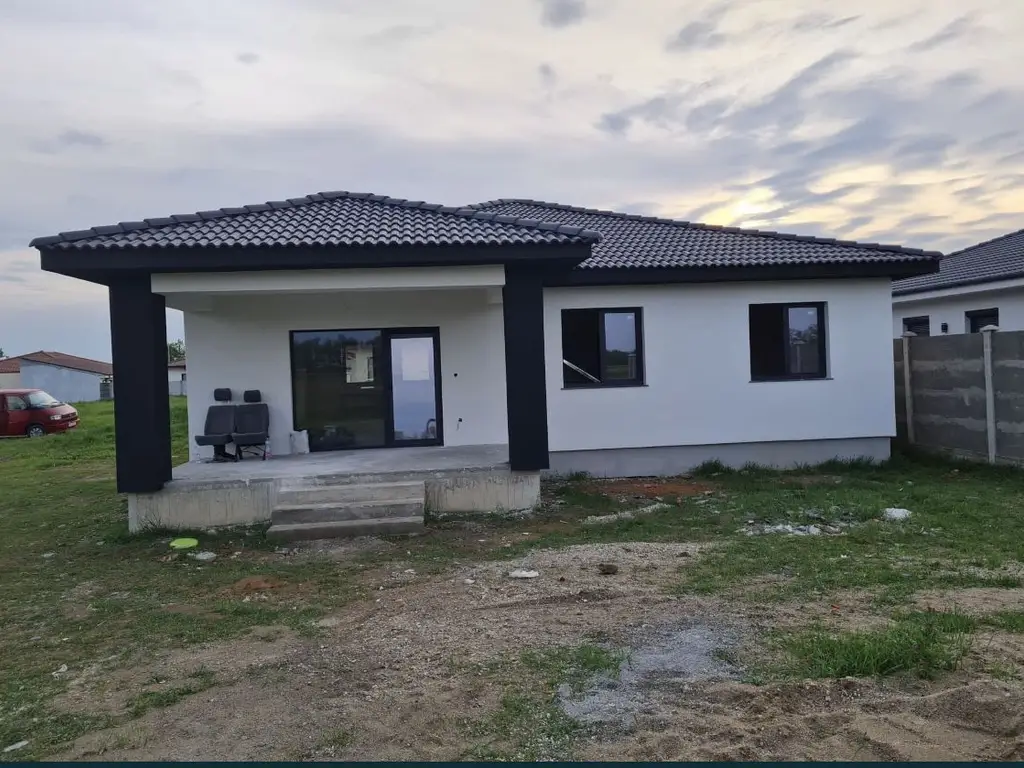 Vand casa Strada Odoreului,cartier Giulia!