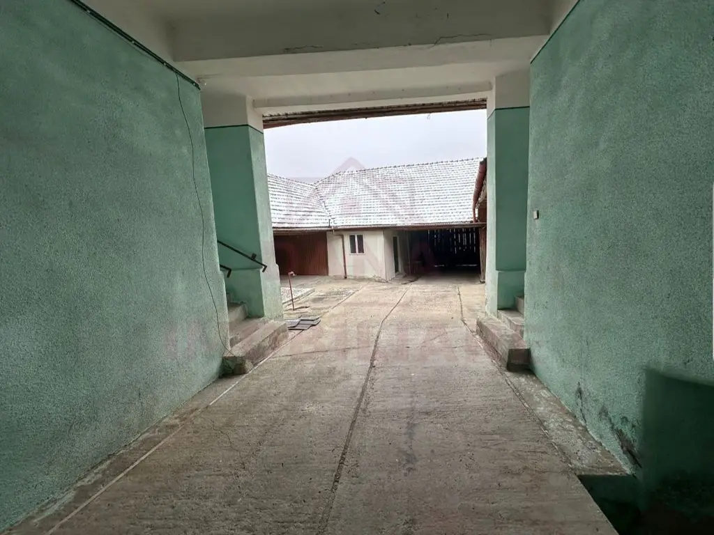CASĂ DE VÎNZARE ÎN ILOVA\7 CAMERE, JUD.CARAȘ-SEVERIN