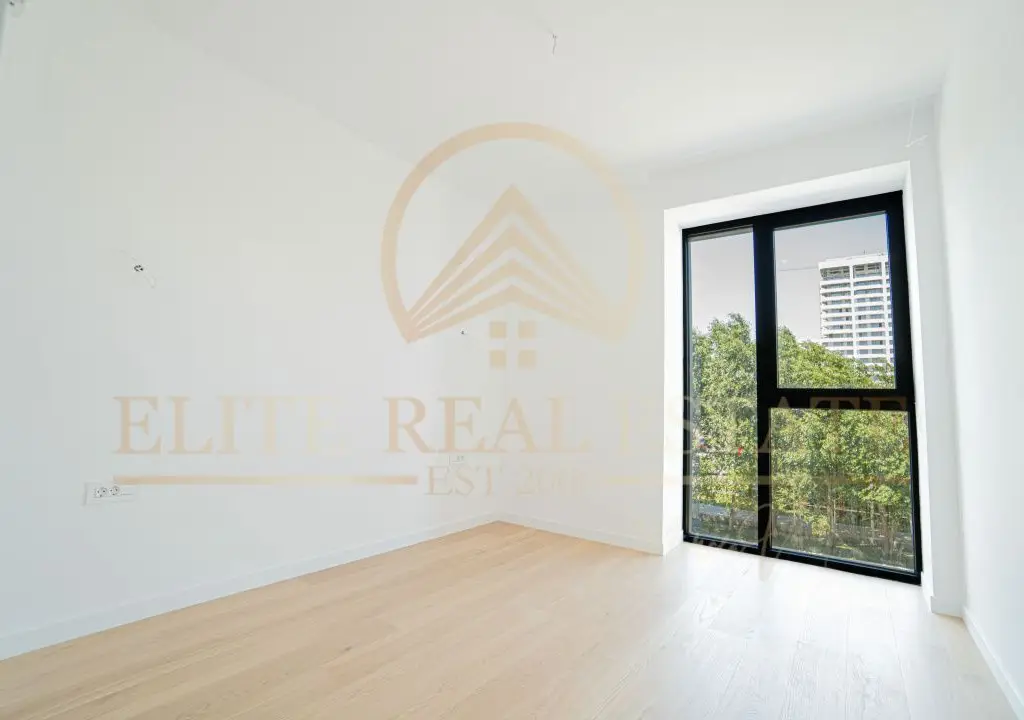 Stațiunea Mamaia - Vânzare apartament cu 4 camere, 3 bai cu vedere la lac.