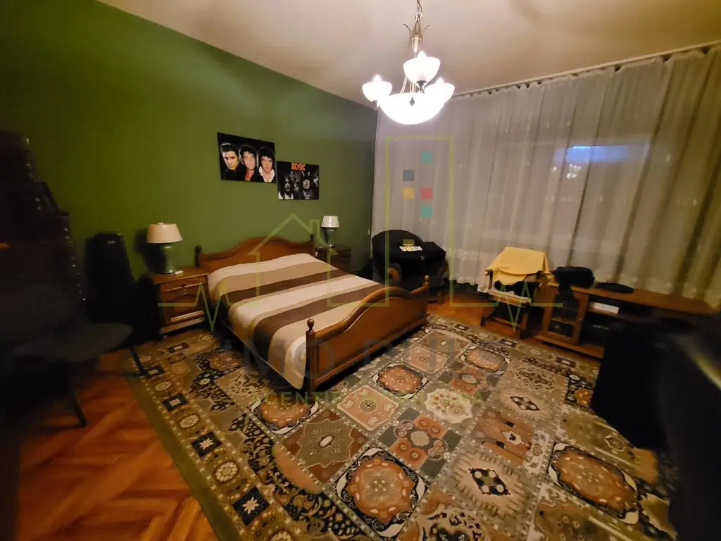 Casa individuala. Mobilata si utilata. Dispune de toate utilitatile.