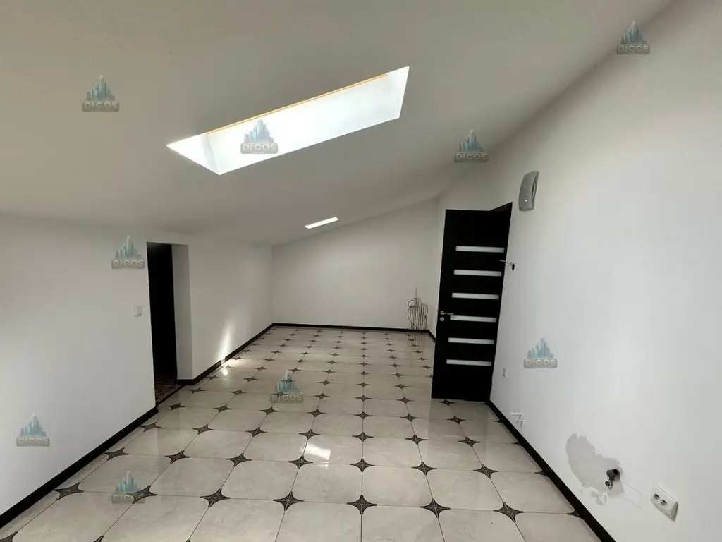 Vilă de vânzare 1500 mp teren