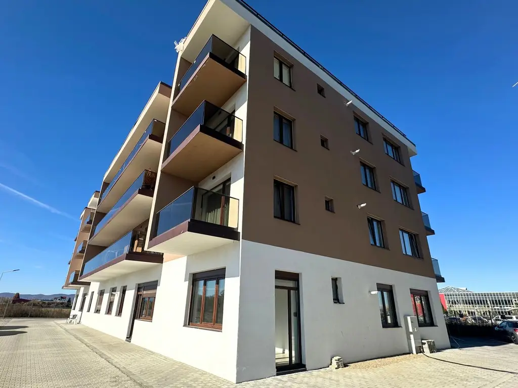 Apartament 2 camere 60 mp cu geam la baie lângă Paradisul Acvatic