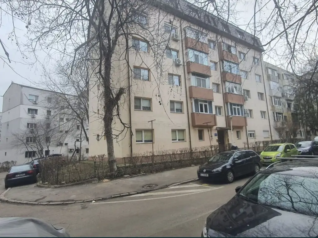Vand apartament 2 camere zona Eden