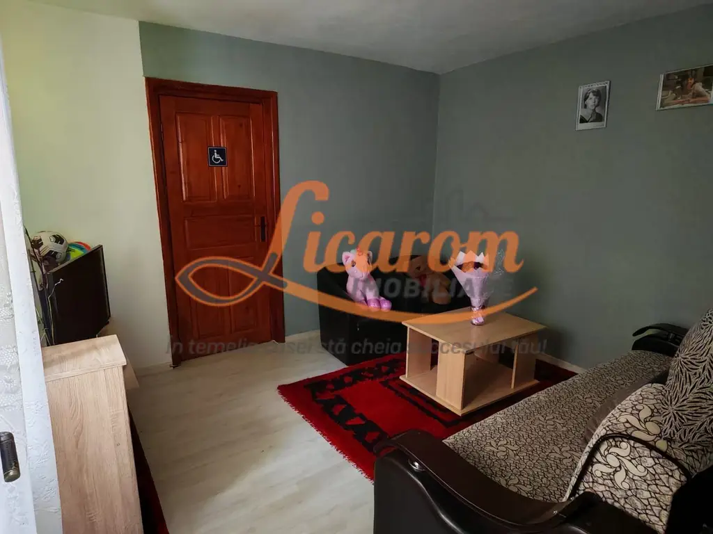 Corp de casa 4 camere zona Nicopole,curte comuna cu 1 familie.