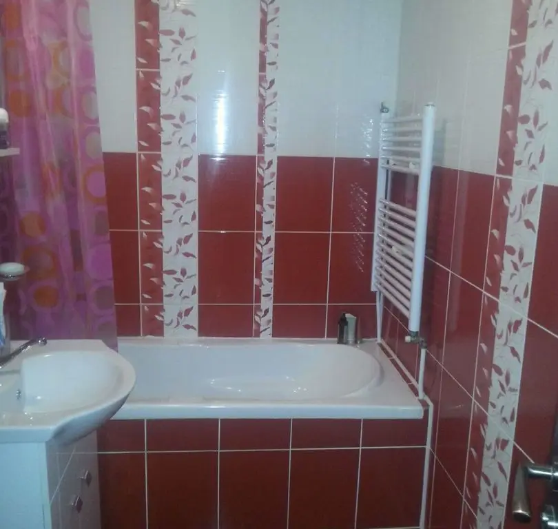 Apartament cu 2 camere decomandate Mv2 strada Mozart renovat, mobilat.