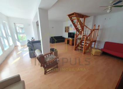 Casa individuala. 2 fronturi de pe 2 strazi (fata-spate)