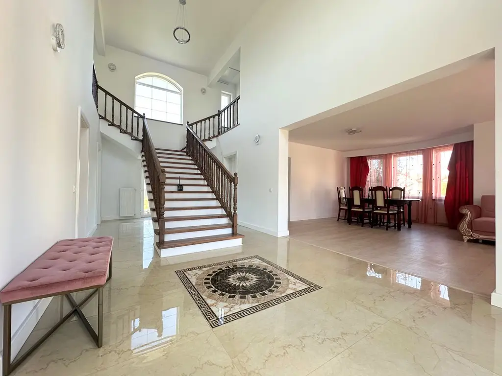Vânzare casă 5 camere nouă elegantă și spațioasă în Hărman