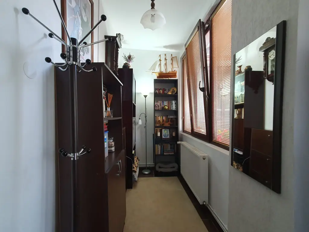 Vand apartament la casă cu curte – zonă centrală aproape de Malul Mureșului