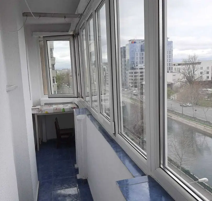 BRASADAS închiriază ap 2 cam Et 6/8 zona Unirii