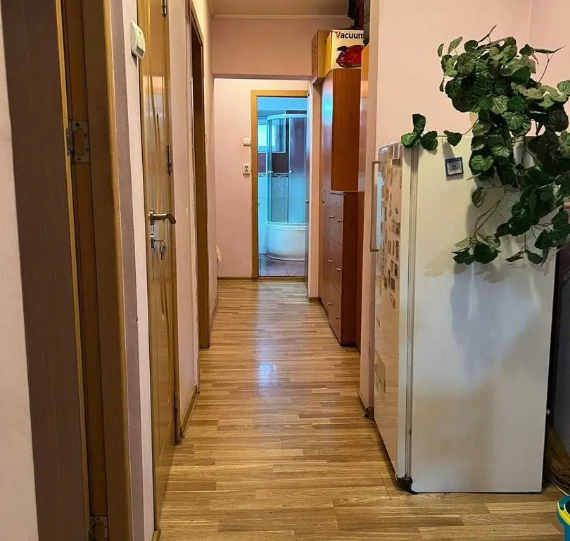 Vand 3 camere dec., confort 1, sos. Alexandriei - Piata Rahova - Teius