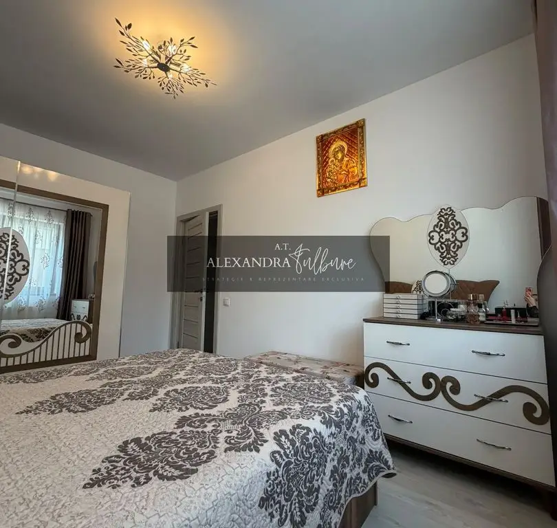 Apartament 3 camere, curte, boxa, parcare, Sub Cetate