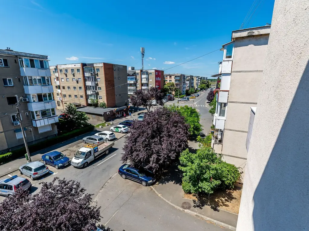 REZERVAT! Ap 2 camere, renovat, 2 balcoane. Cartier Alfa Arad