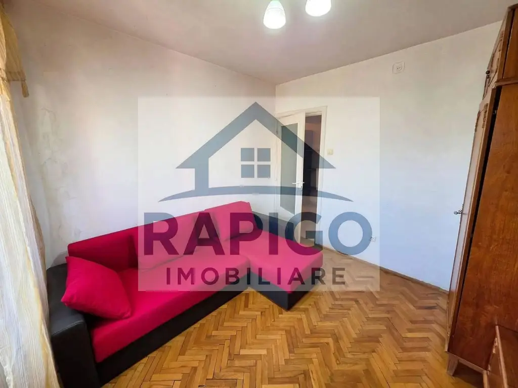 Vand apartament cu 2 camere decomandat in Calea Lipovei