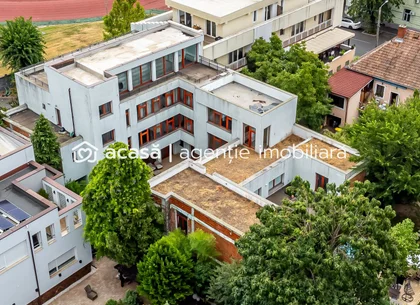 De Vânzare Clădire Ideală pentru Centru de Afaceri în Arad