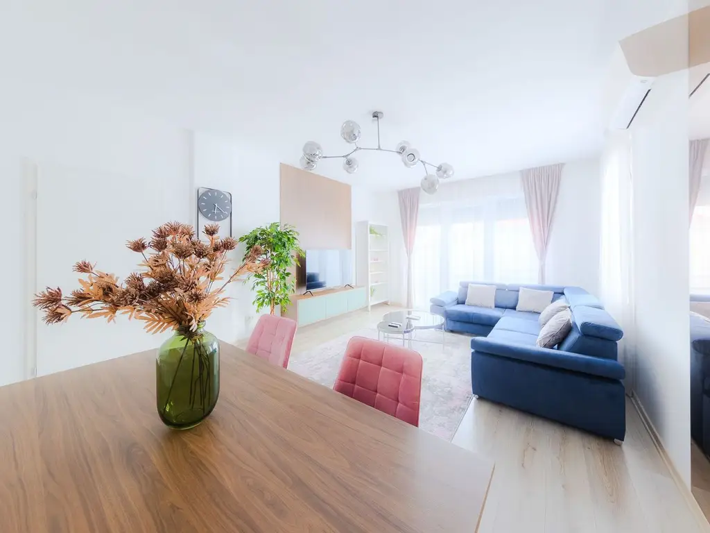 Apartament 3 camere, ultracentral, Oradea. 287 000 E. Comision 0