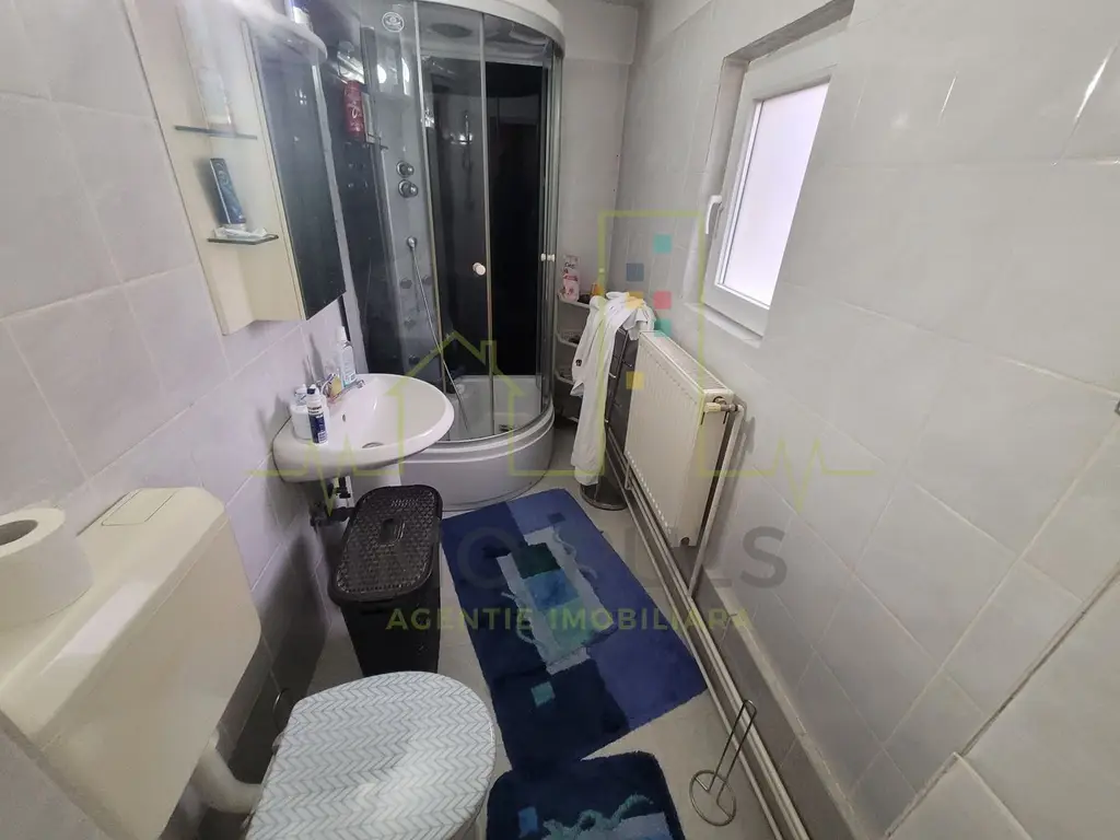 Casa in Ronat compartimentata in 2 apartamente cu intrari separate
