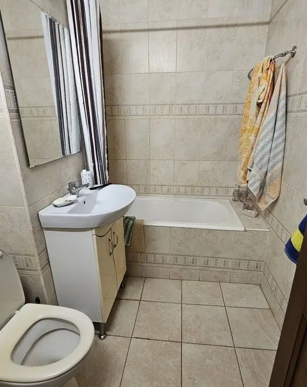 Apartament 4 Camere , et.3/4, Berceni-Racovita