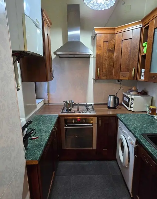 Apartament în bloc interbelic - 3 Camere - 2 balcoane - 203.000 €