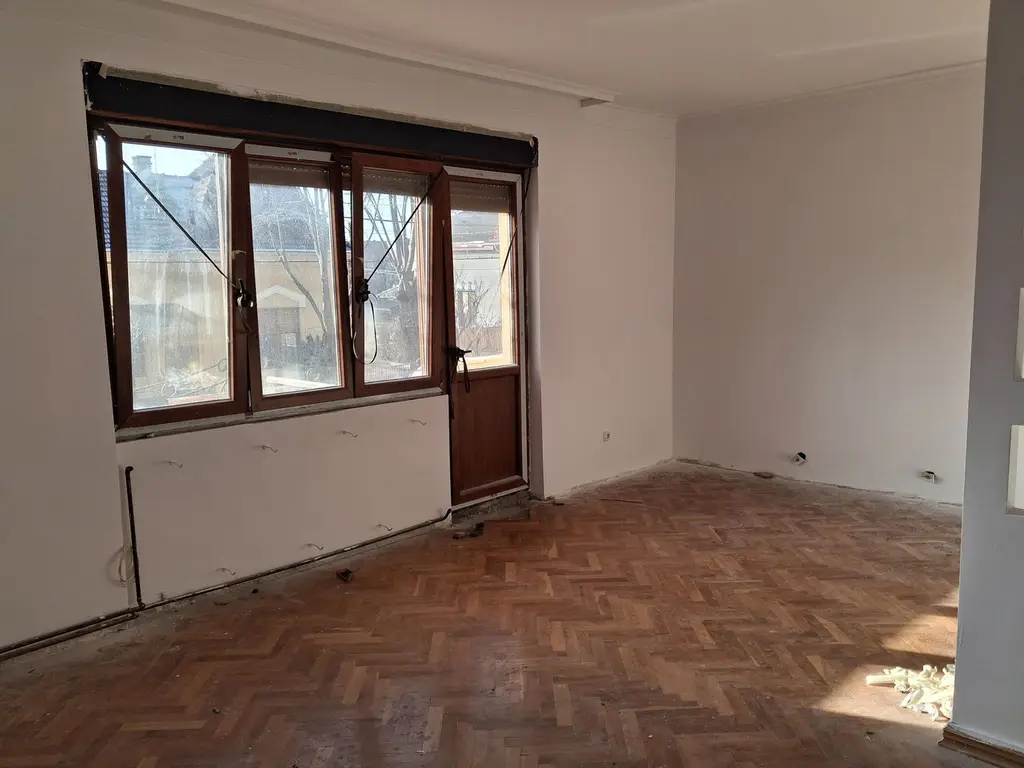 Casa RENOVATA partial 8 cam 6 ari 550mp garaj Ana Ipatescu.