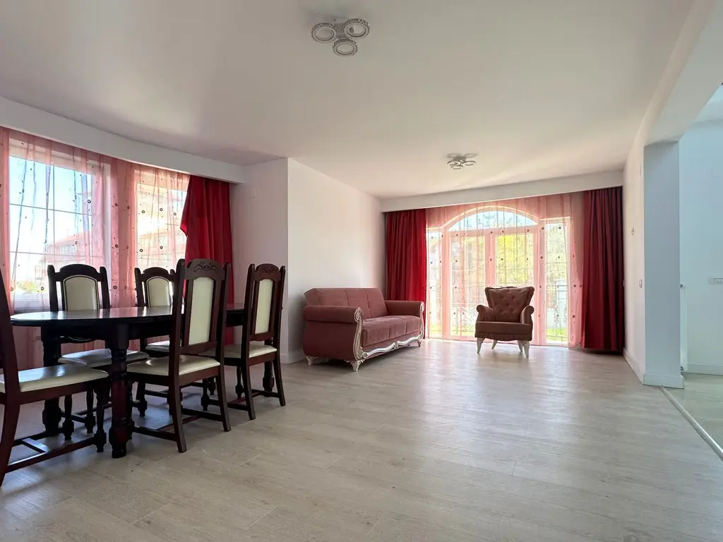 Vânzare casă 5 camere nouă elegantă și spațioasă în Hărman