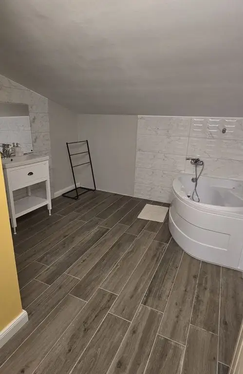 BRASADAS vinde casa tip P+M in Bercu Roșu.