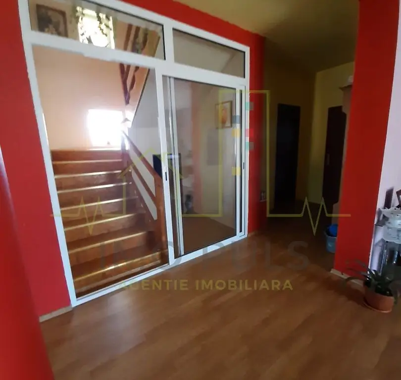 Casa individuala in Dudestii Noi. Panouri solare.