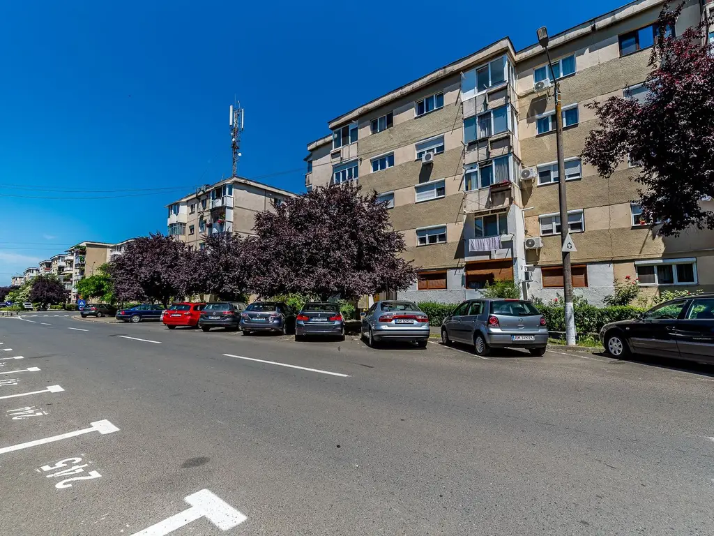 REZERVAT! Ap 2 camere, renovat, 2 balcoane. Cartier Alfa Arad
