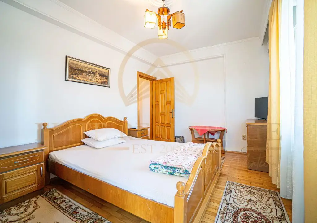 Apartament spațios cu 3 camere, 2 băi și 3 balcoane – zona FAR, bloc 2003