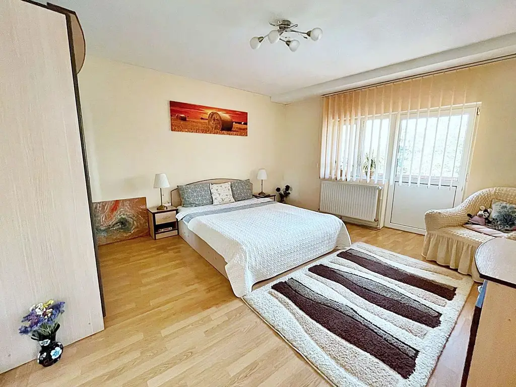 Vilă P+2 cu 4 Apartamente / Spațiu Comercial – PROPRIETAR