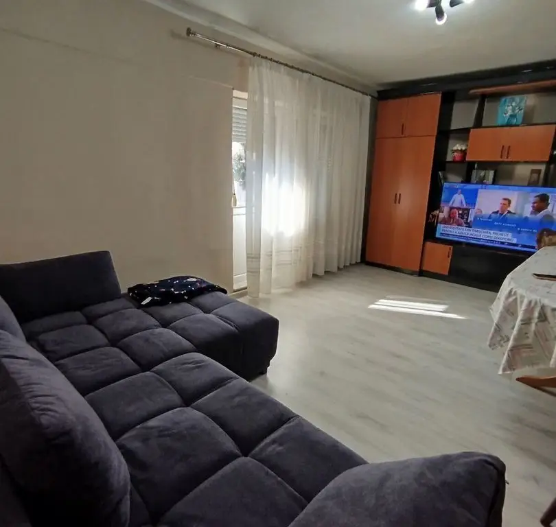 BRASADAS vinde ap 3 cam Carpați 2 etaj 1/4.