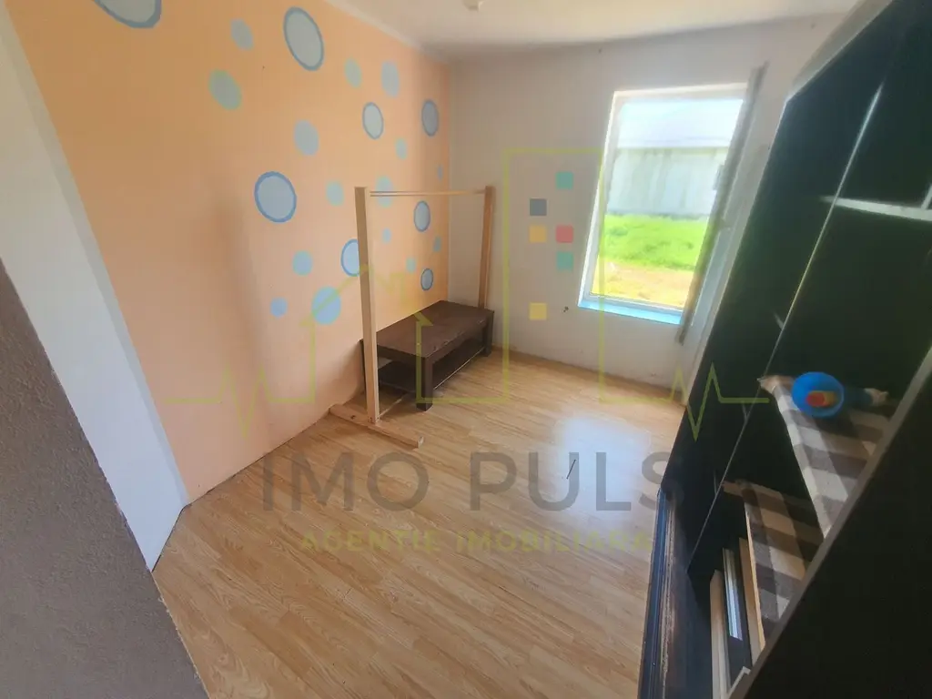 Casa individuala cu teren 1450 mp. Se poate parcela in 2-3 bucati.