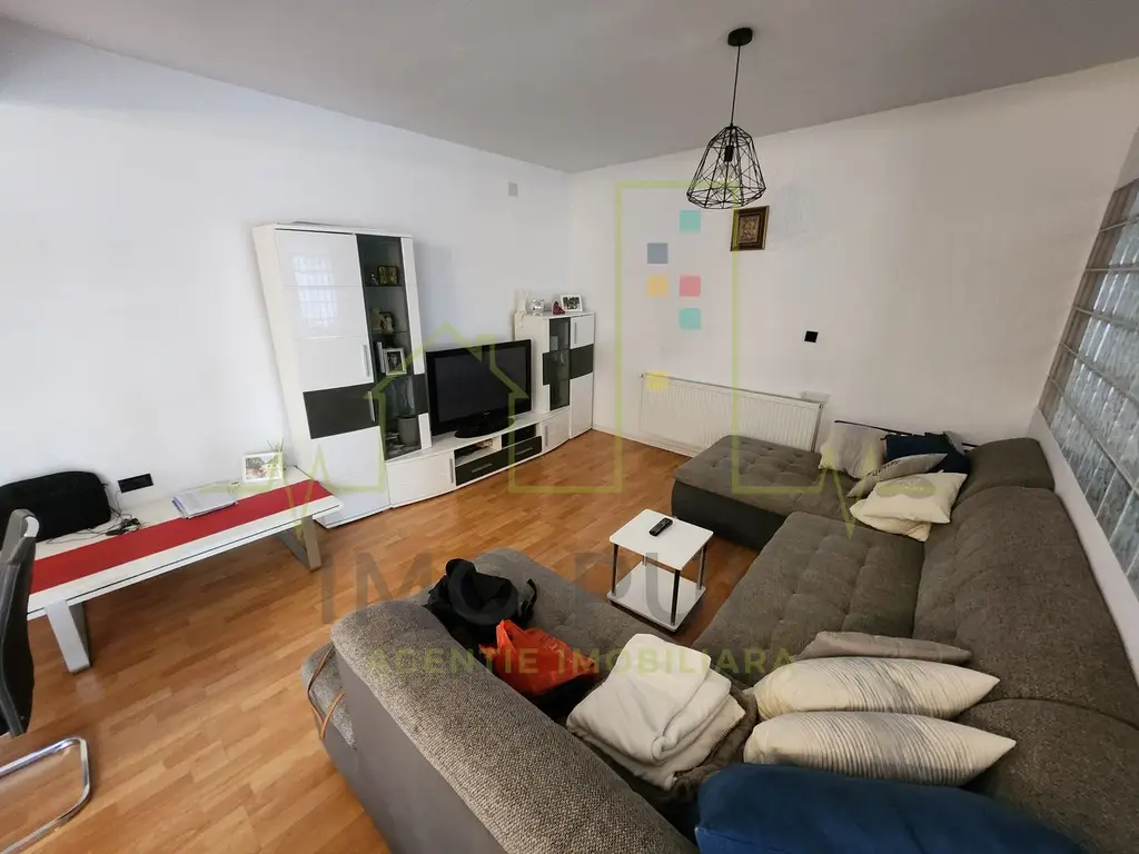 Casa individuala + un SAD cu acces din strada. Dambovita / Sagului