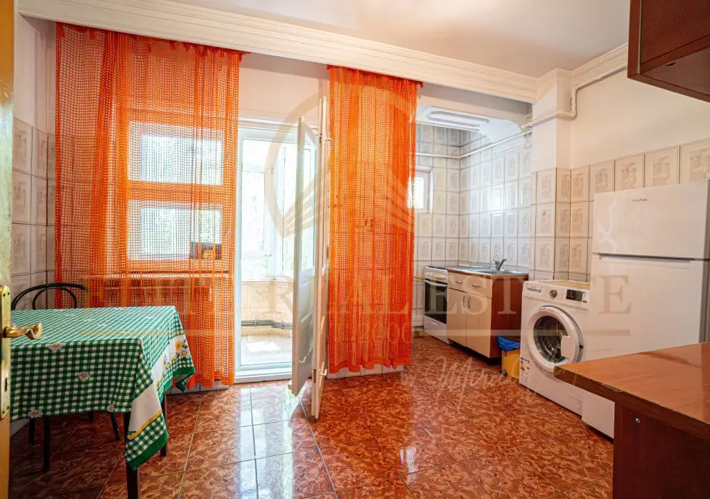 Apartament spațios cu 3 camere, 2 băi și 3 balcoane – zona FAR, bloc 2003