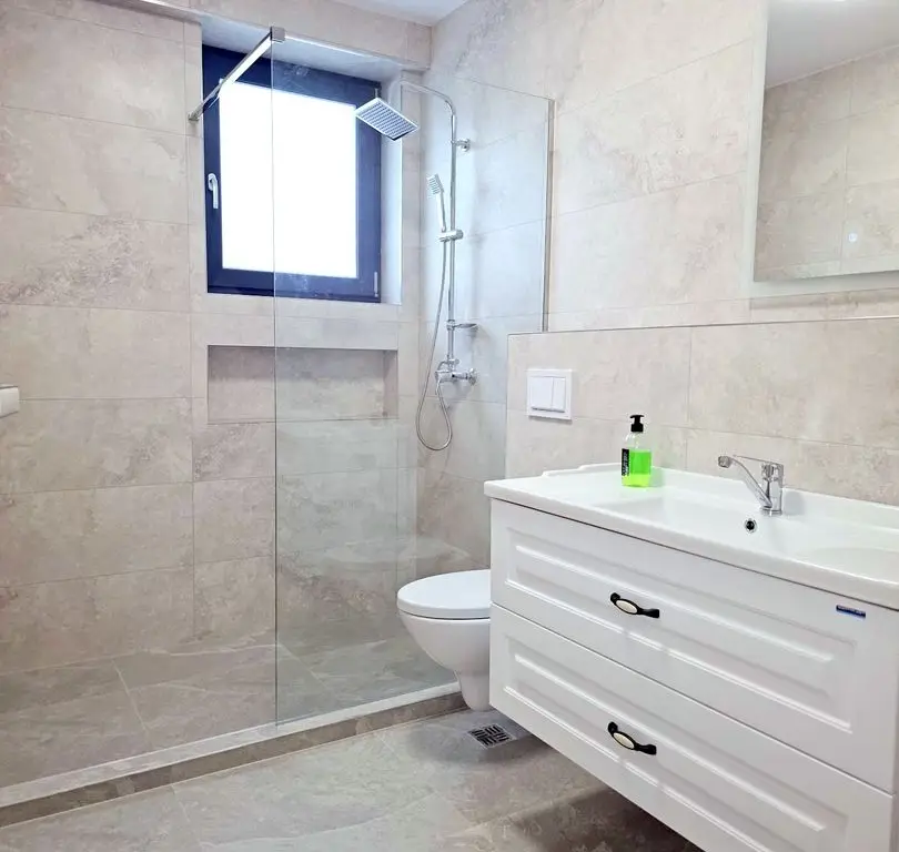 Apartament cu 2 camere mobilat si utilat, bloc nou - Prima inchiriere