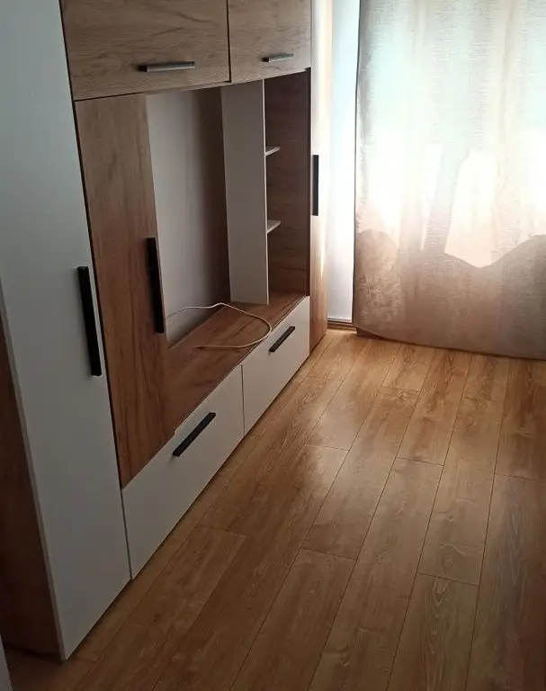 BRASADAS vinde garsoniera etaj 4/4 Micro 17 Somesului.