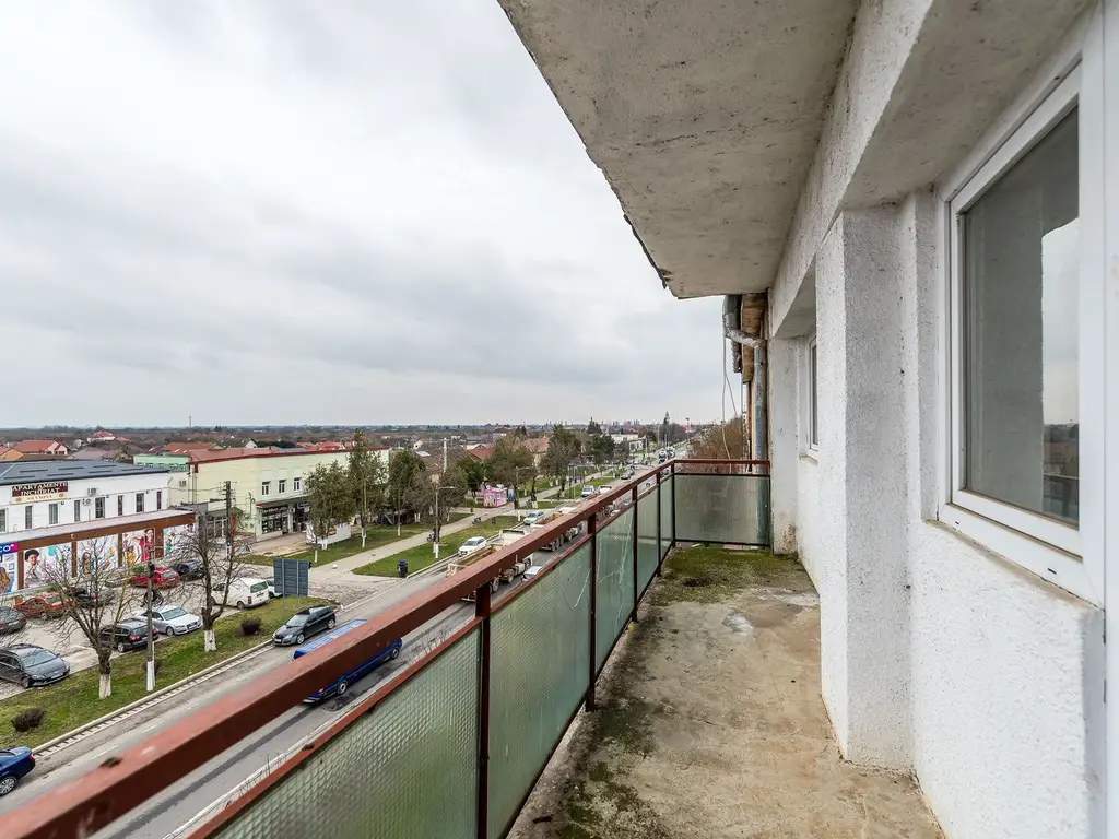 Apartament spatios in centrul orasului Chisineu Cris